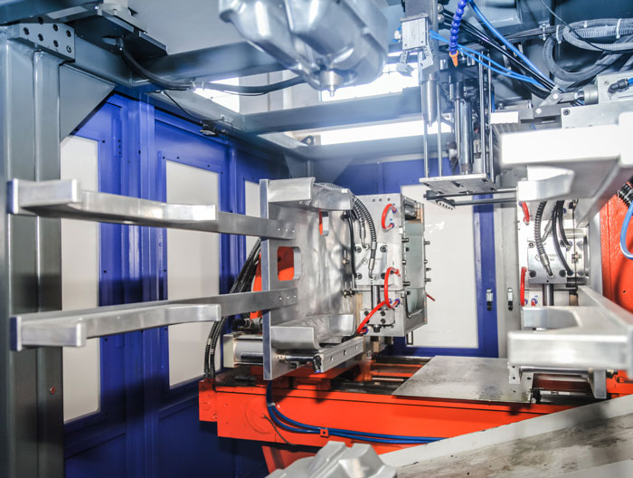 Detalles de una máquina de extrusión-soplado