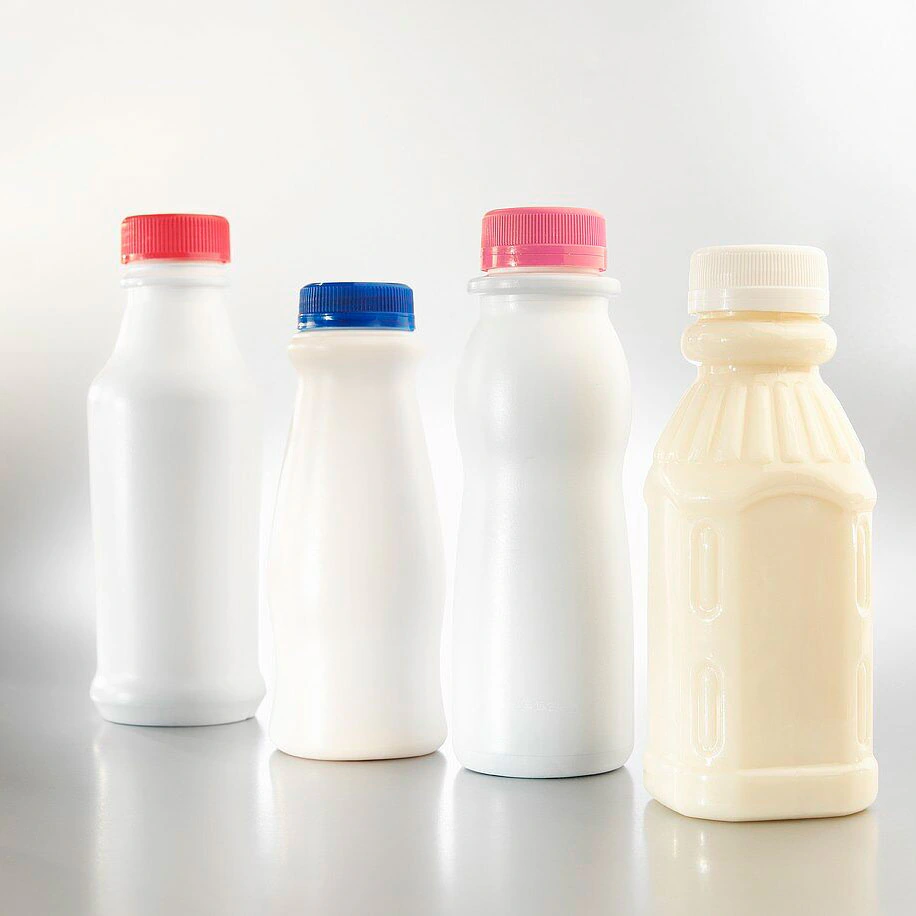 Botellas lácteas fabricado en una máquina de extrusión-soplado
