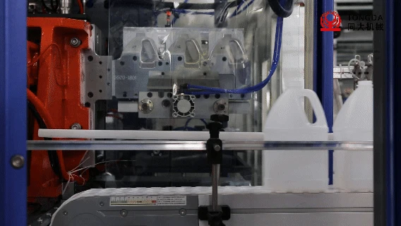 Molde de soplado y garrafas blancas con asa del video original de Tongda sobre fabricación de moldes
