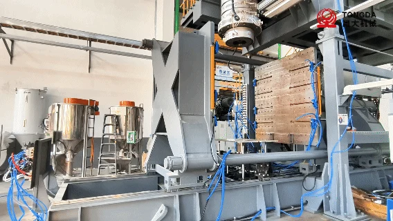 Secuencia de moldeo de estructuras de muebles en la línea TDBX